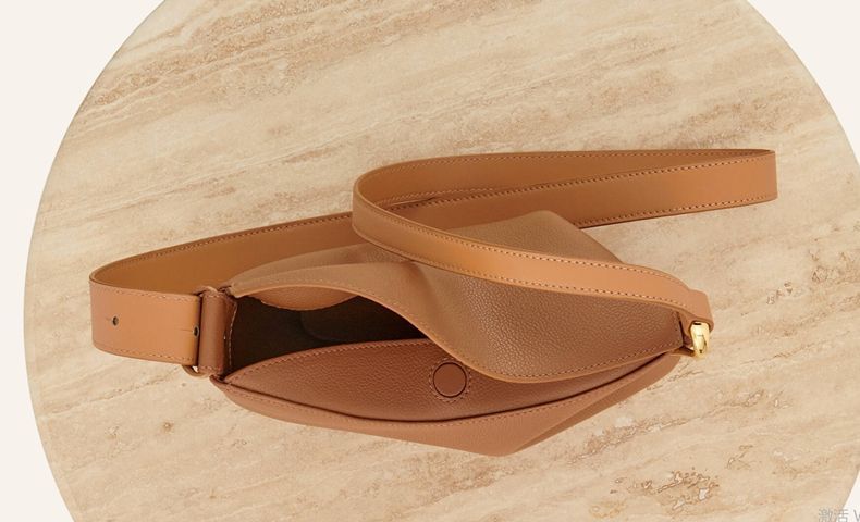 Classic Crossbody Bag in Genuine Leather
