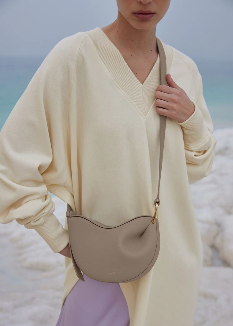 Classic Crossbody Bag in Genuine Leather