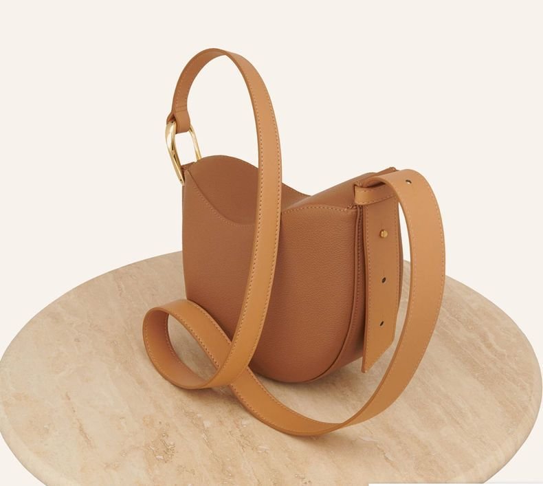 Classic Crossbody Bag in Genuine Leather
