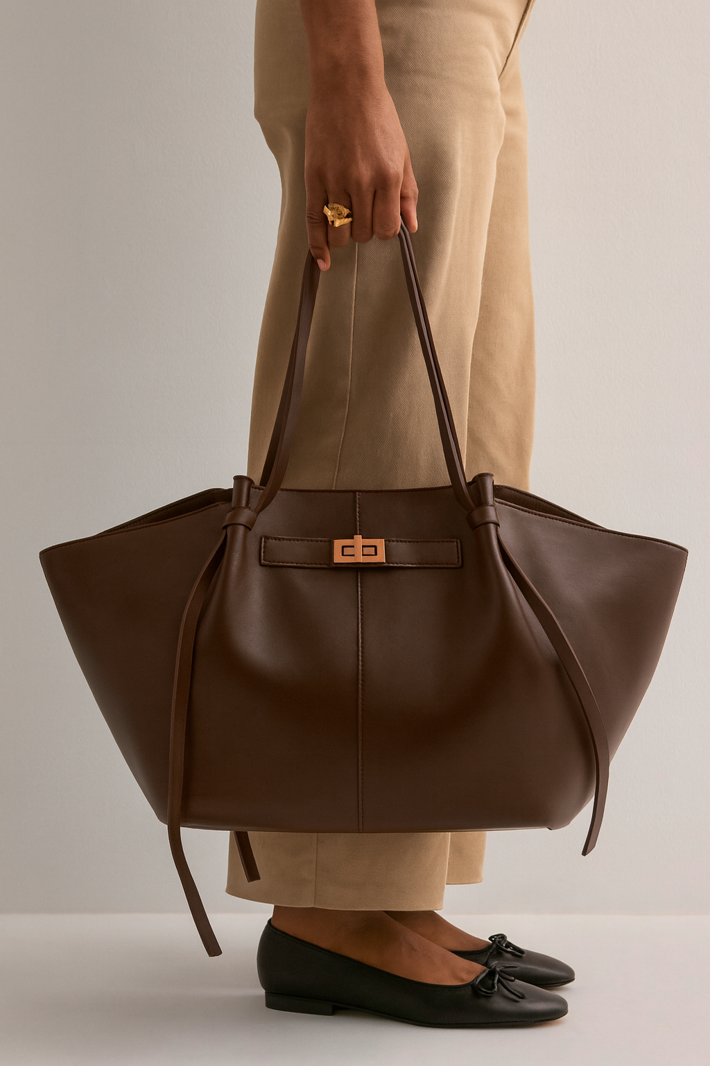 Polished Structured Leather Bag in Cognac