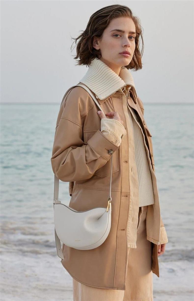 Classic Crossbody Bag in Genuine Leather