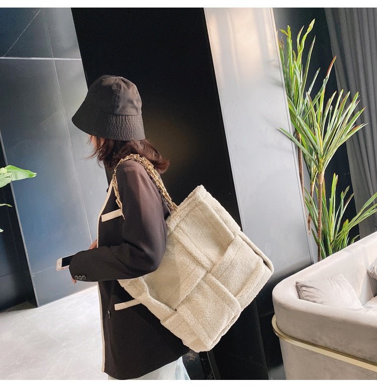 Structured Tote Bag in Faux Fur