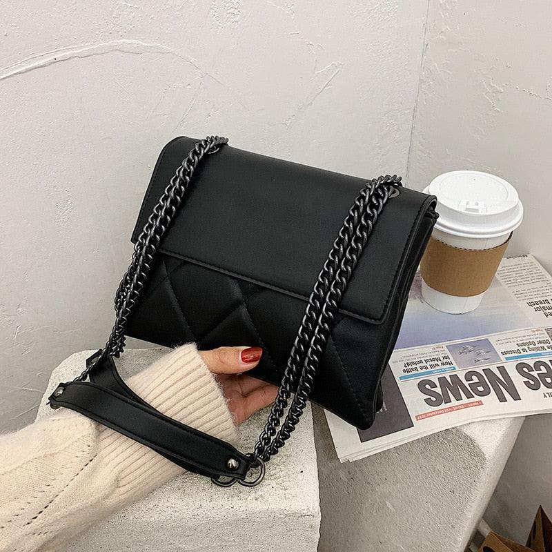 Polished Shoulder Bag in Leather