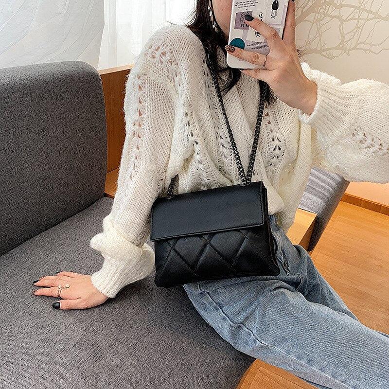 Polished Shoulder Bag in Leather