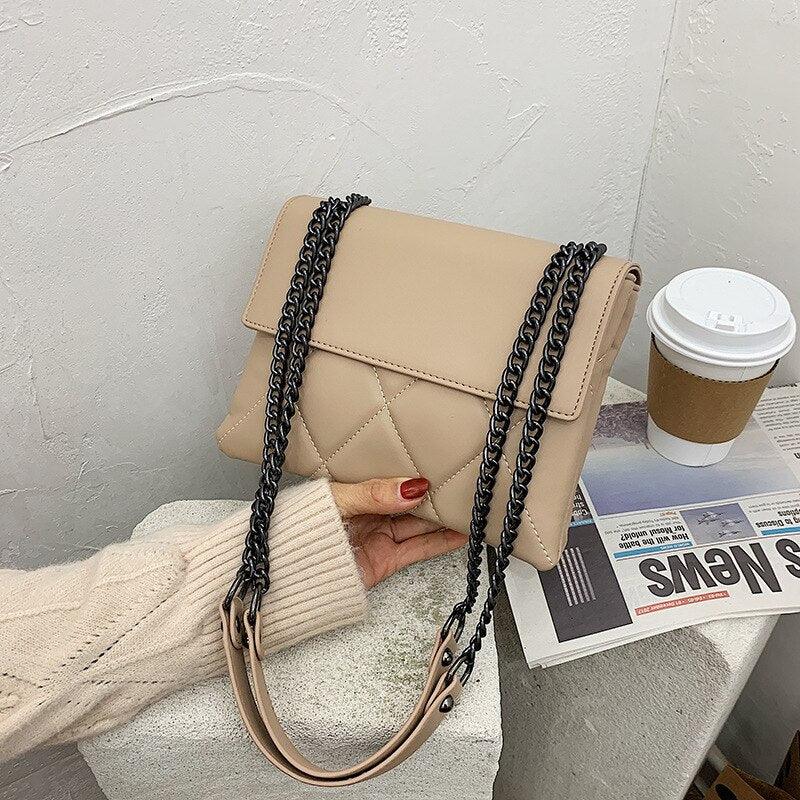 Polished Shoulder Bag in Leather