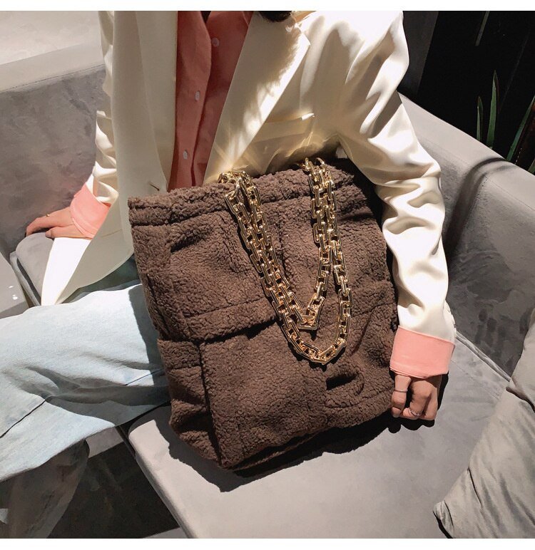 Structured Tote Bag in Faux Fur