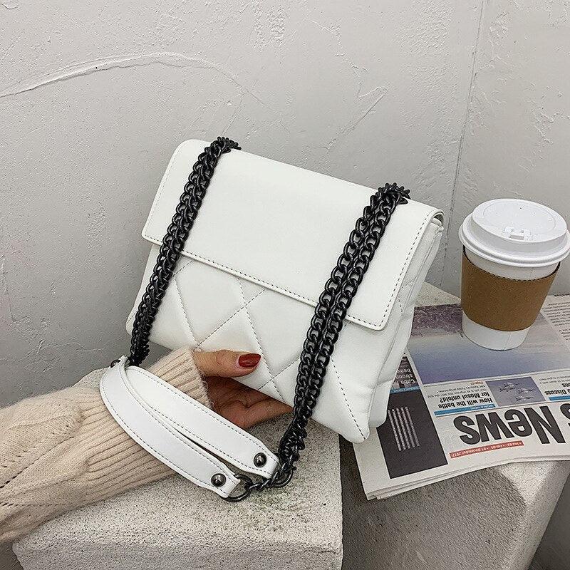 Polished Shoulder Bag in Leather