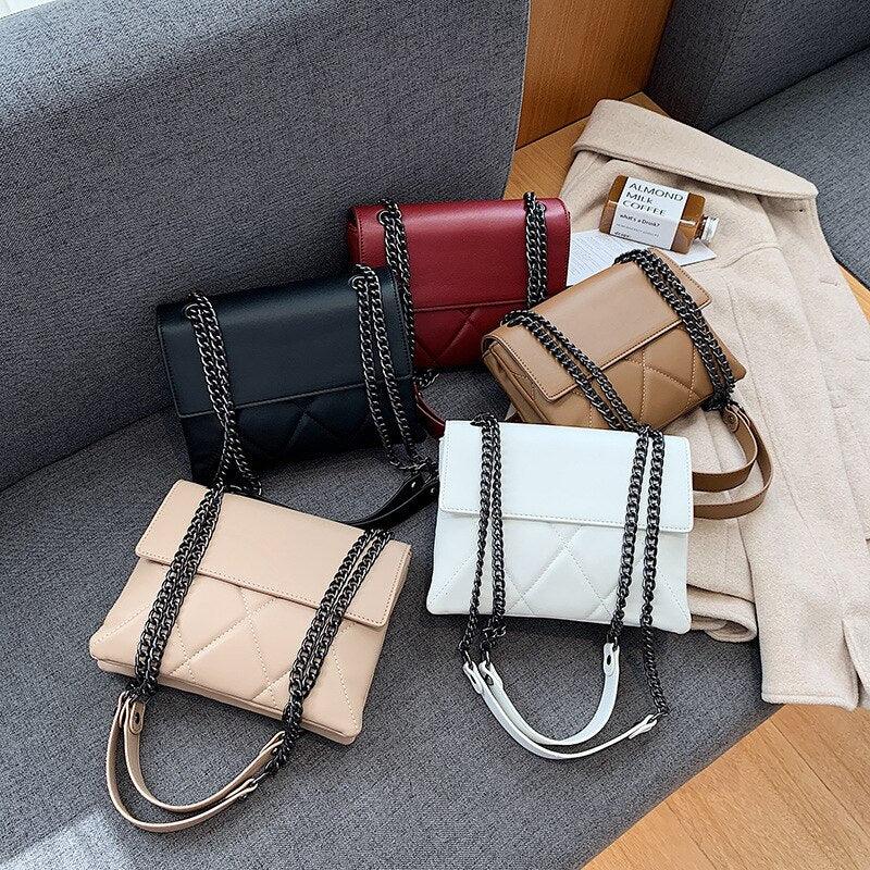 Polished Shoulder Bag in Leather