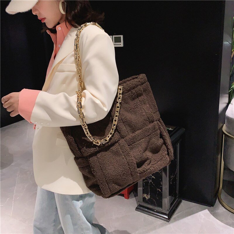 Structured Tote Bag in Faux Fur