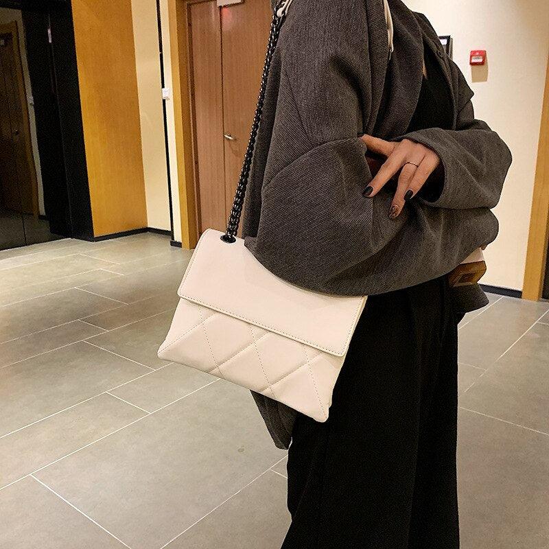Polished Shoulder Bag in Leather