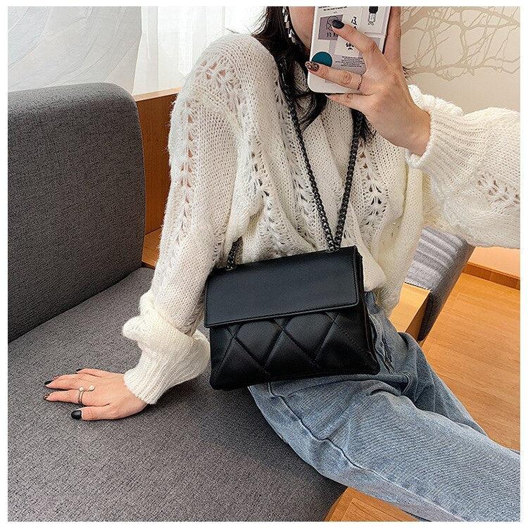 Polished Shoulder Bag in Leather