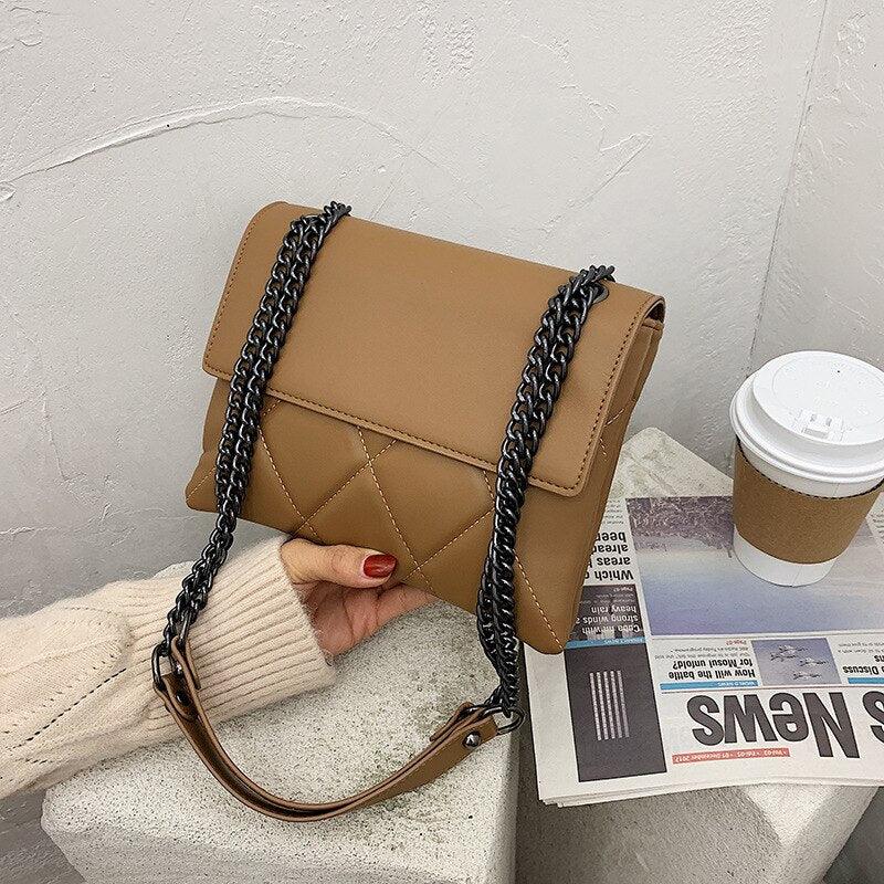 Polished Shoulder Bag in Leather