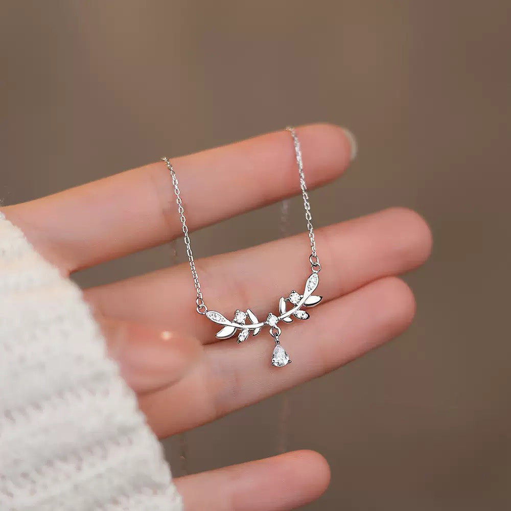 Essential Necklace in Sterling Silver