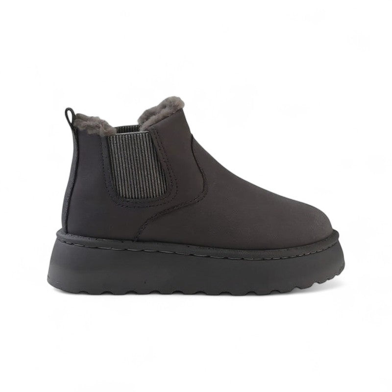 Effortless Shearling-Lined Boots with Elastic Gore
