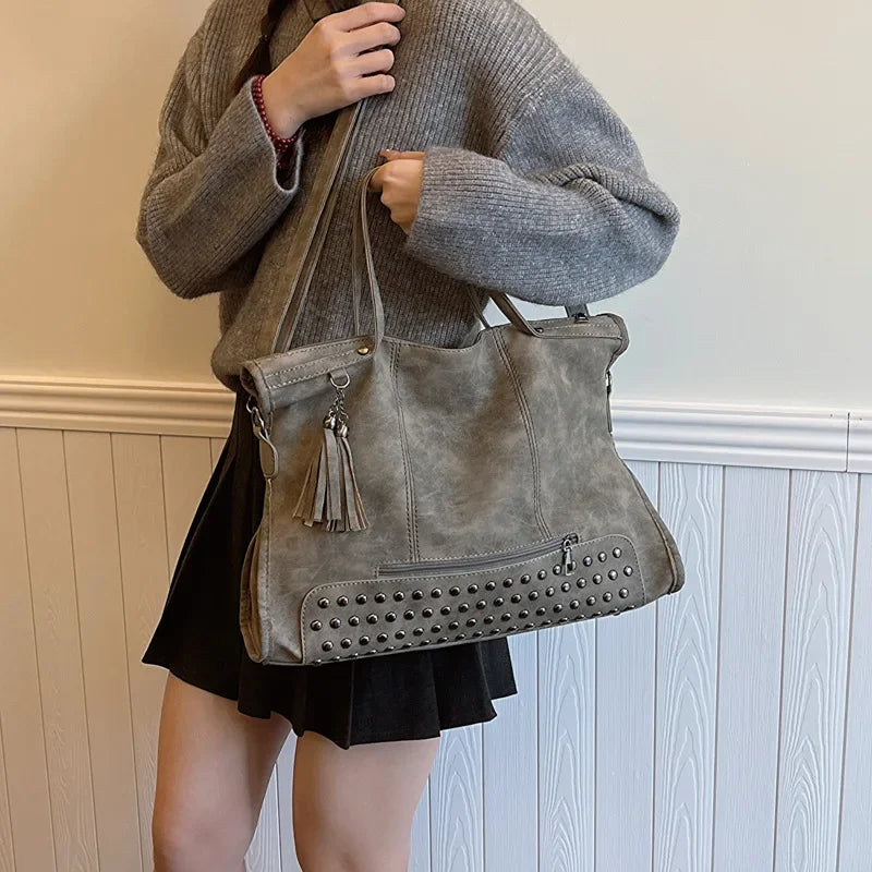 Heritage-Inspired Retro Crossbody Bag