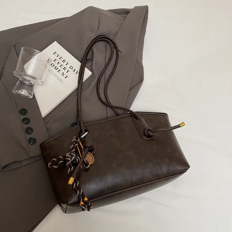 Wilhelmina Retro Shoulder Bag