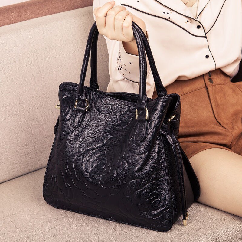 Refined Messenger Bag in Genuine Leather