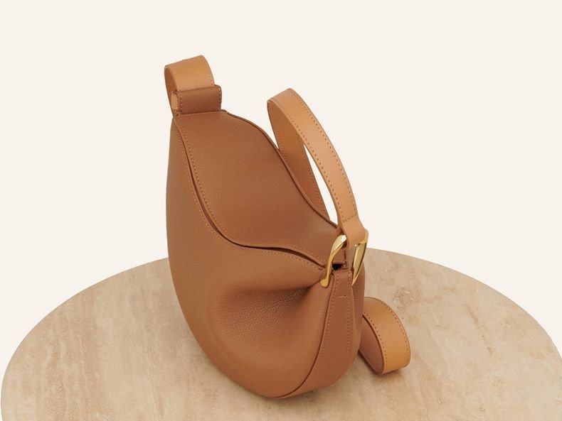 Classic Crossbody Bag in Genuine Leather