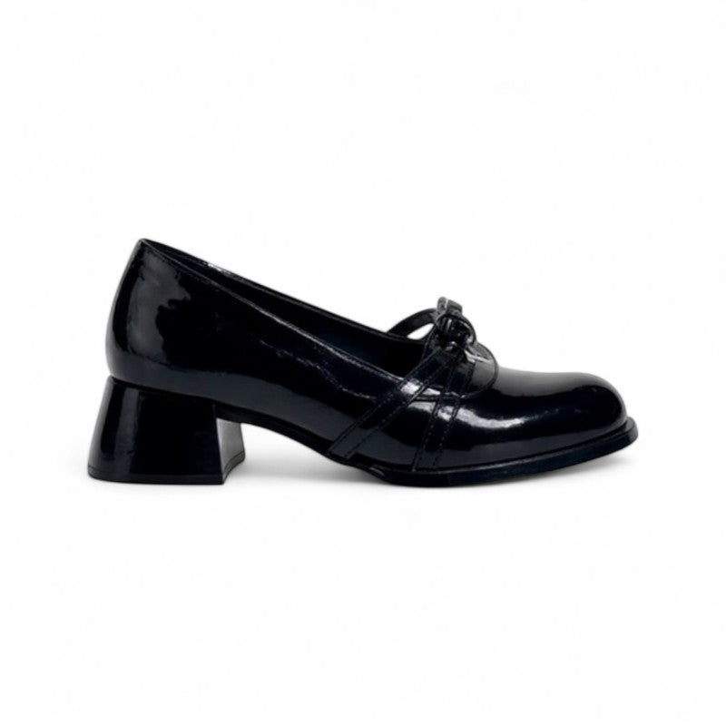 Refined Heeled Loafers in Patent Leather