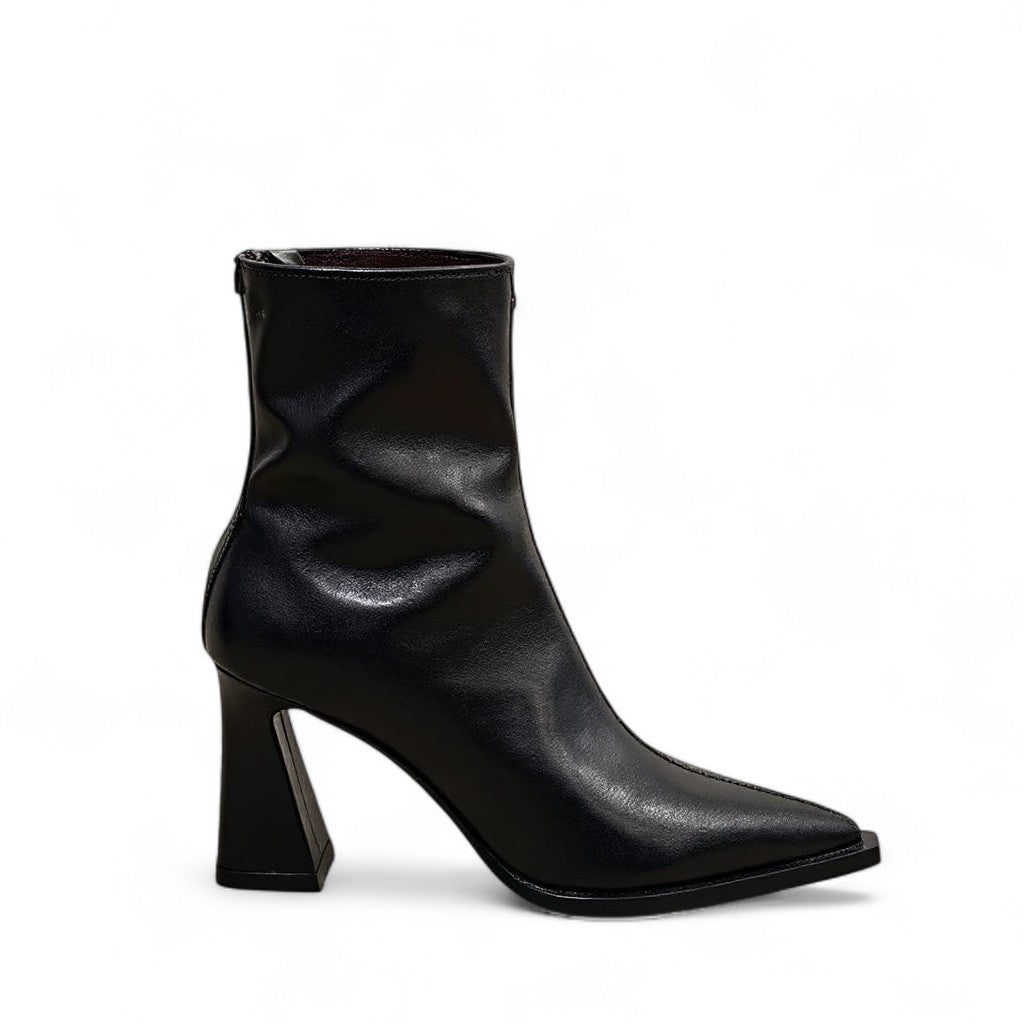 Refined Pointed-Toe Leather Booties