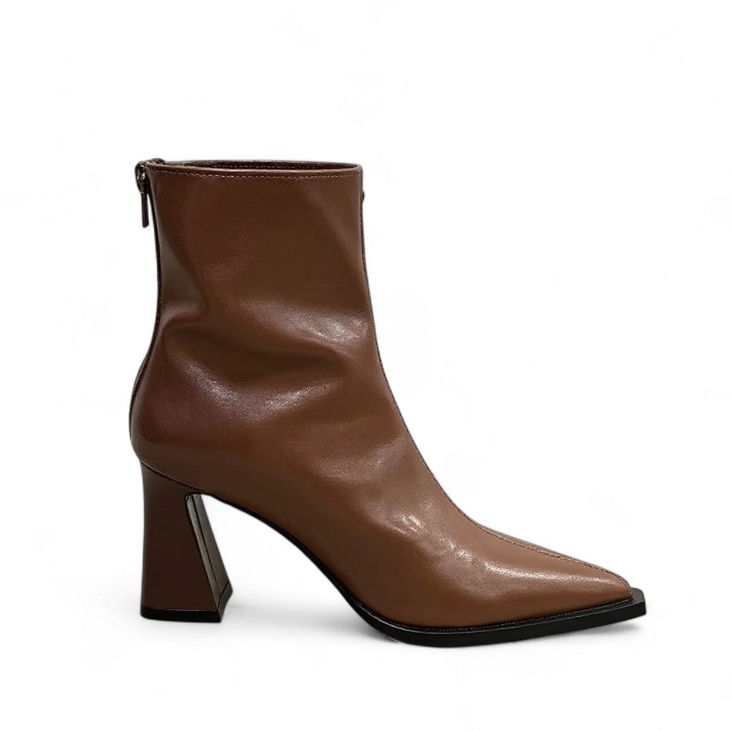 Refined Pointed-Toe Leather Booties