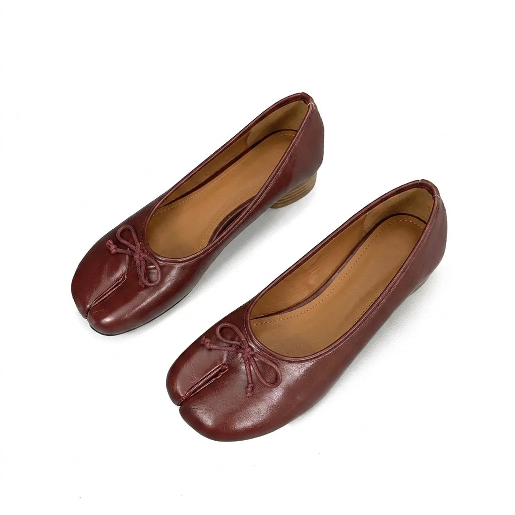 Refined Heeled Loafers with Knot Detail