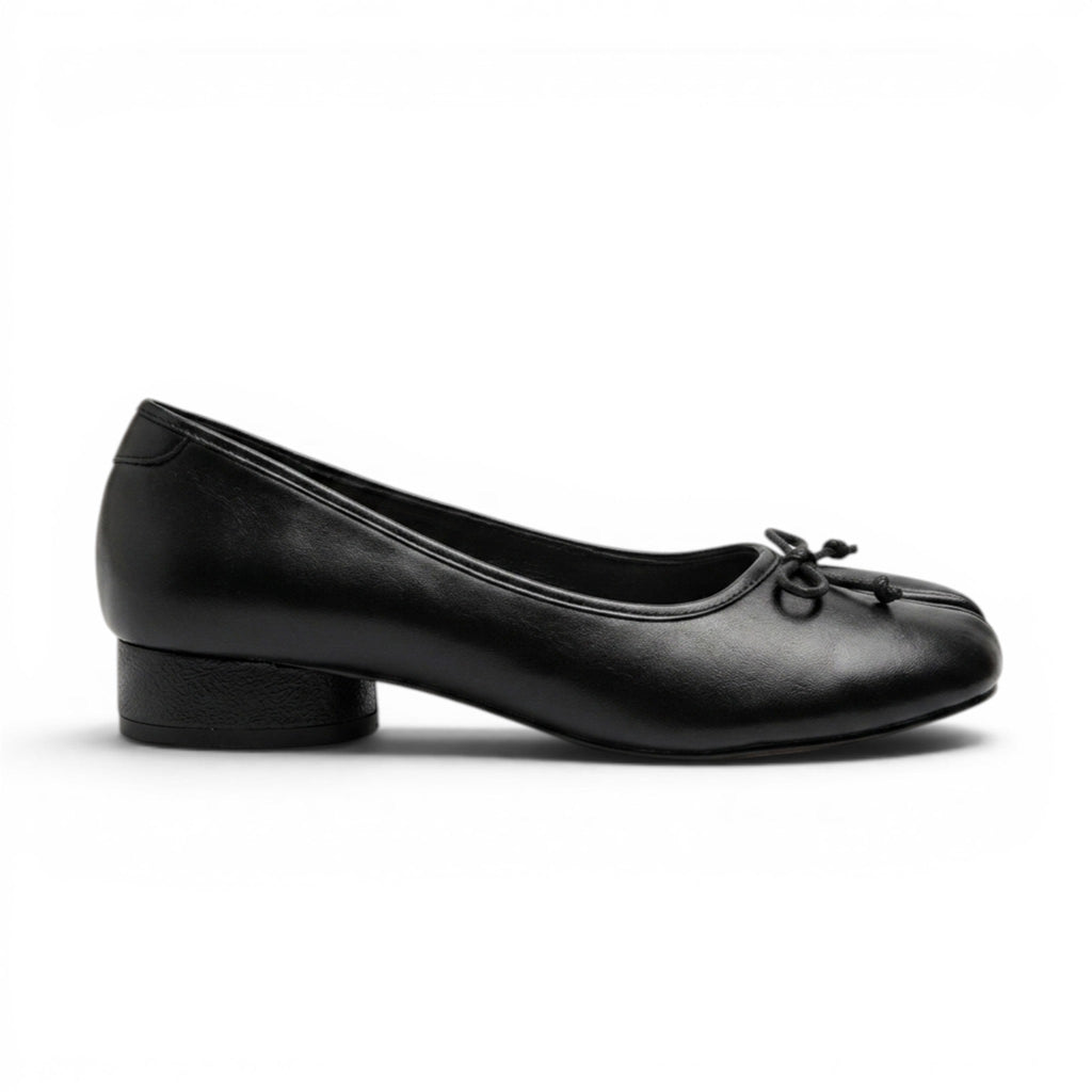 Refined Heeled Loafers with Knot Detail