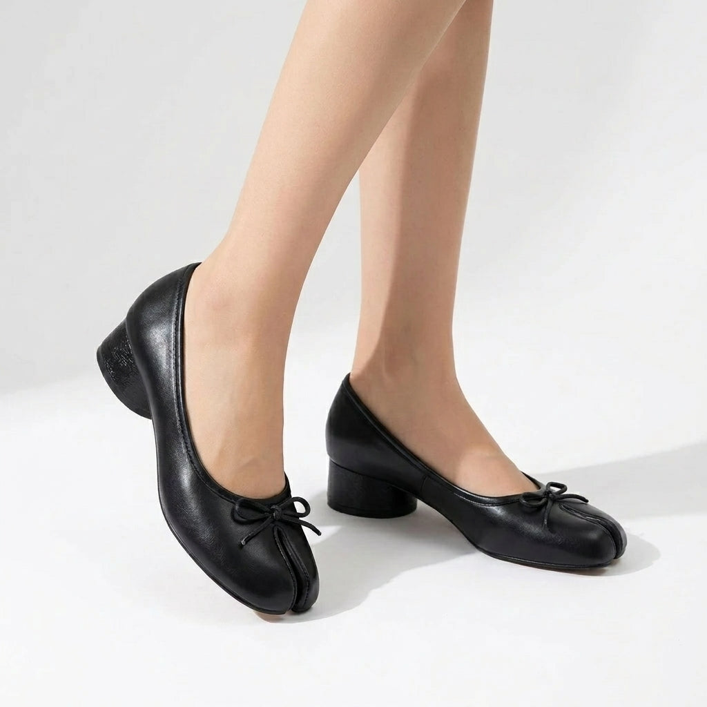 Refined Heeled Loafers with Knot Detail