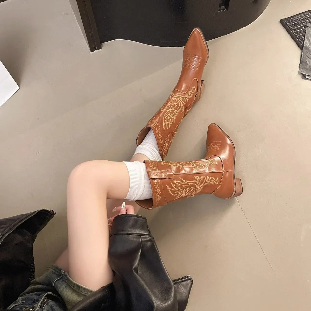 Modern Xanthe Pointed-Toe Mid-Calf Western Boots