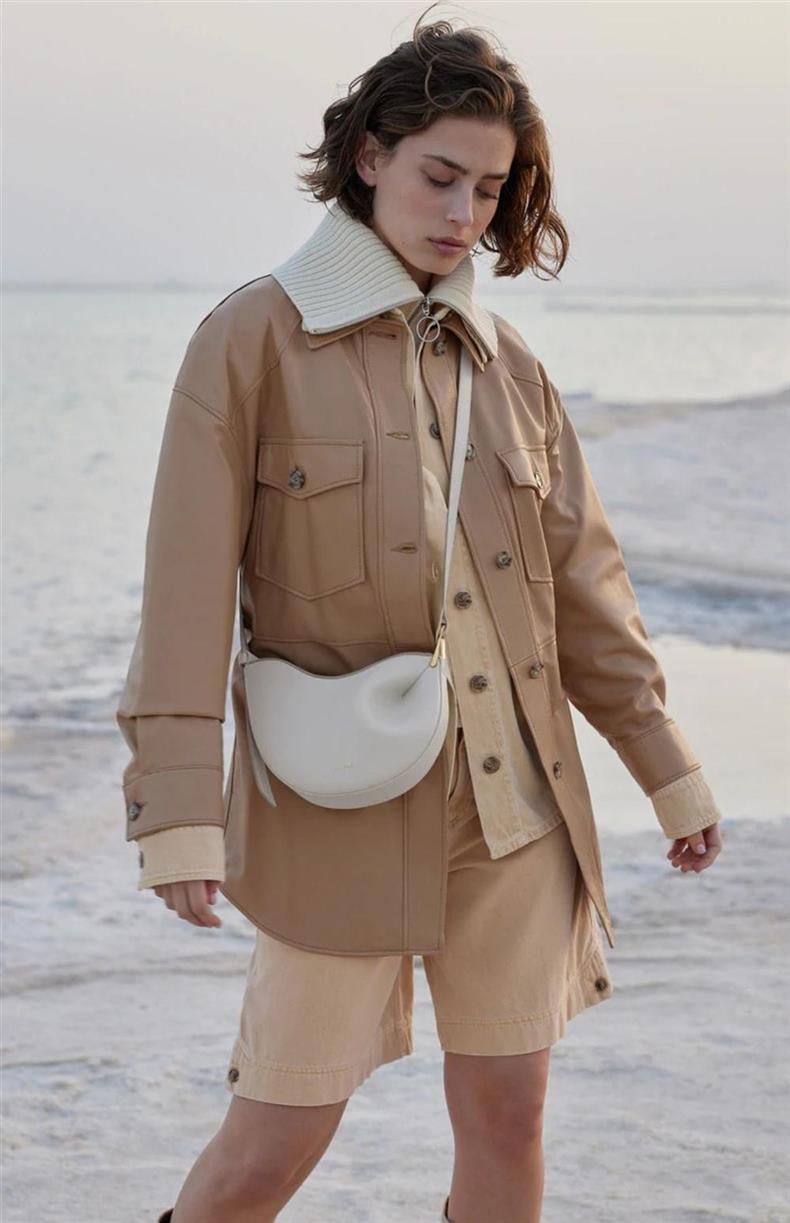 Classic Crossbody Bag in Genuine Leather