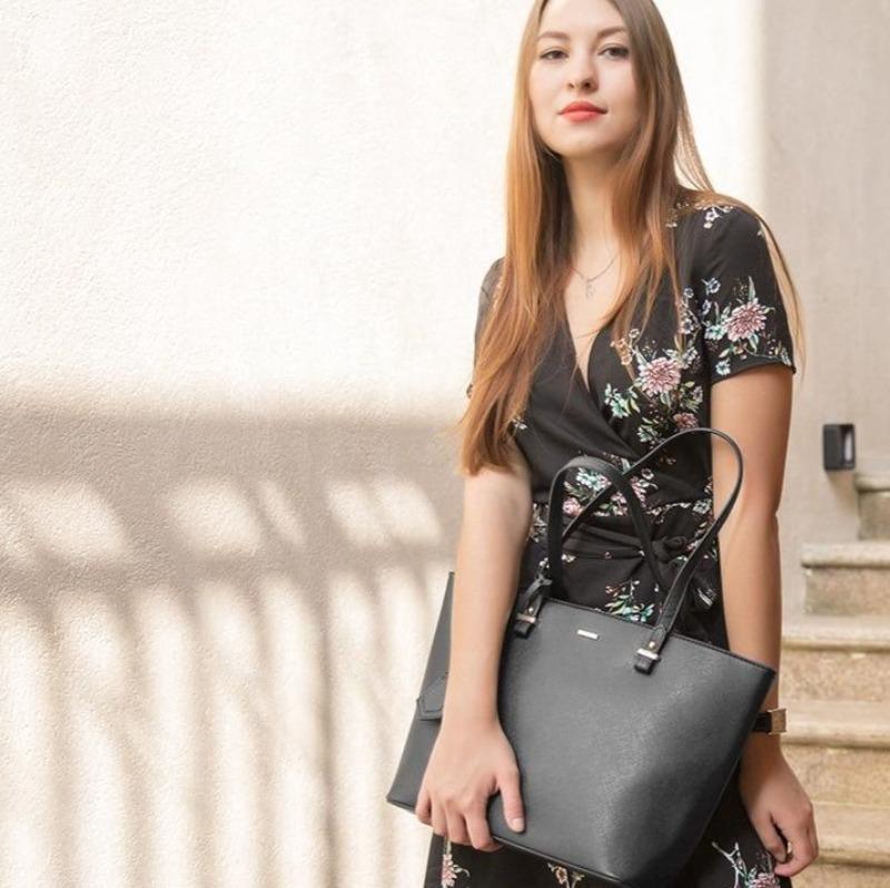 Classic Crossbody Bag in Leather