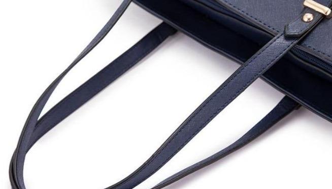 Classic Crossbody Bag in Leather