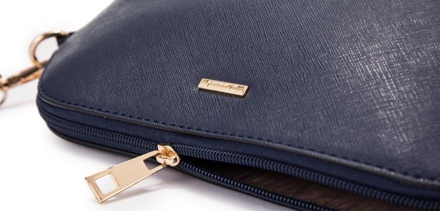 Classic Crossbody Bag in Leather