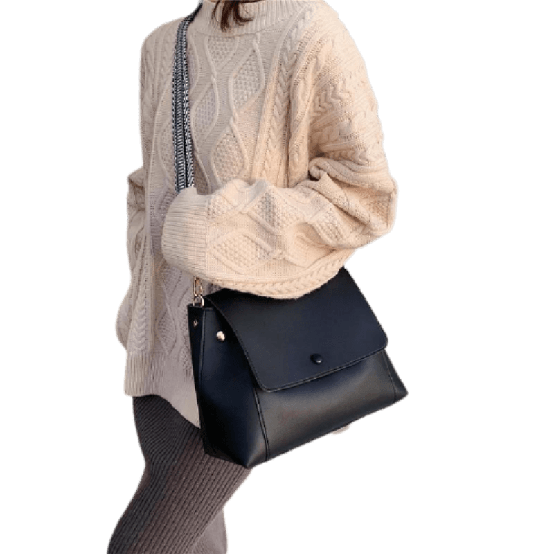 Essential Phone Bag in Synthetic Leather