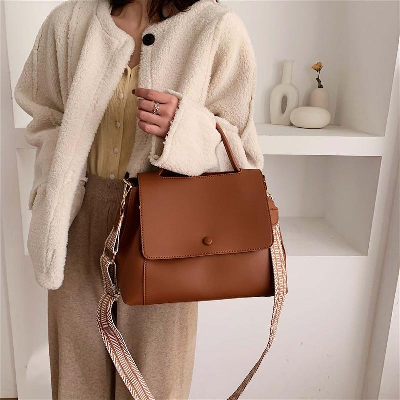 Essential Phone Bag in Synthetic Leather