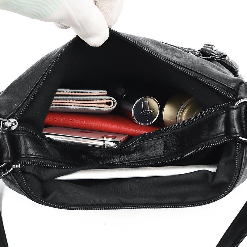 Signature Shoulder Bag in Leather