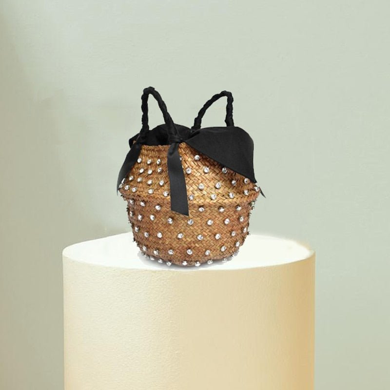 Effortless Bucket Bag in Straw