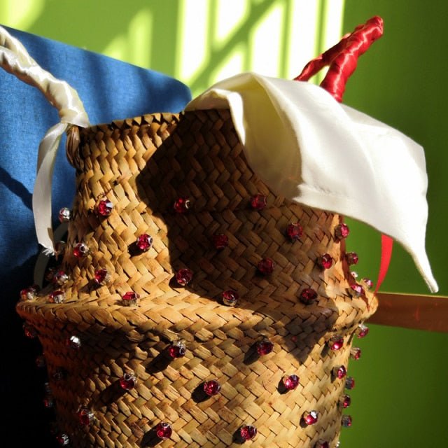 Effortless Bucket Bag in Straw