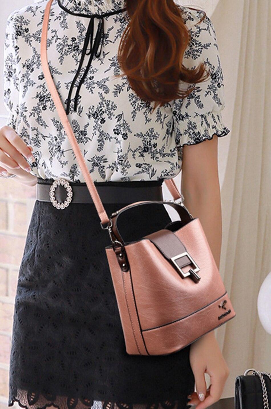 Structured Shoulder Bag in Leather