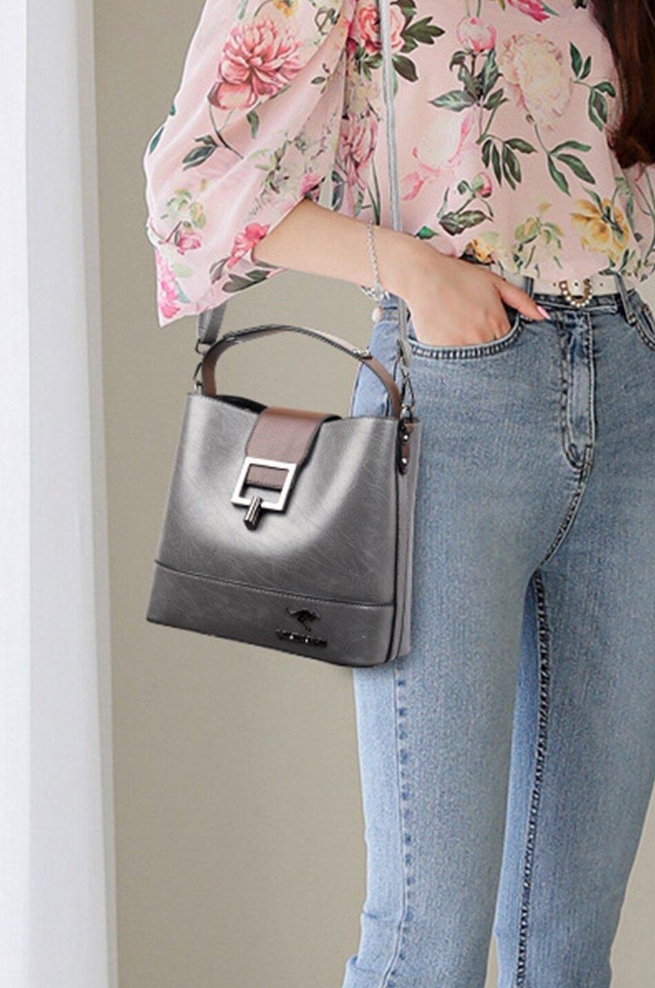 Structured Shoulder Bag in Leather