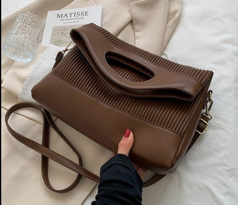 Structured Messenger Bag in Leather