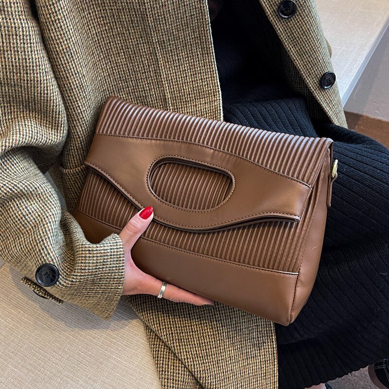 Structured Messenger Bag in Leather