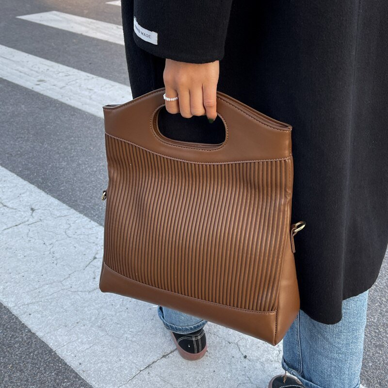 Structured Messenger Bag in Leather