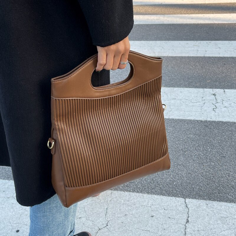 Structured Messenger Bag in Leather