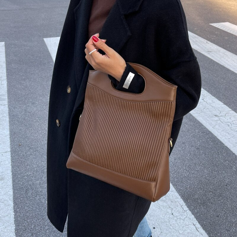 Structured Messenger Bag in Leather