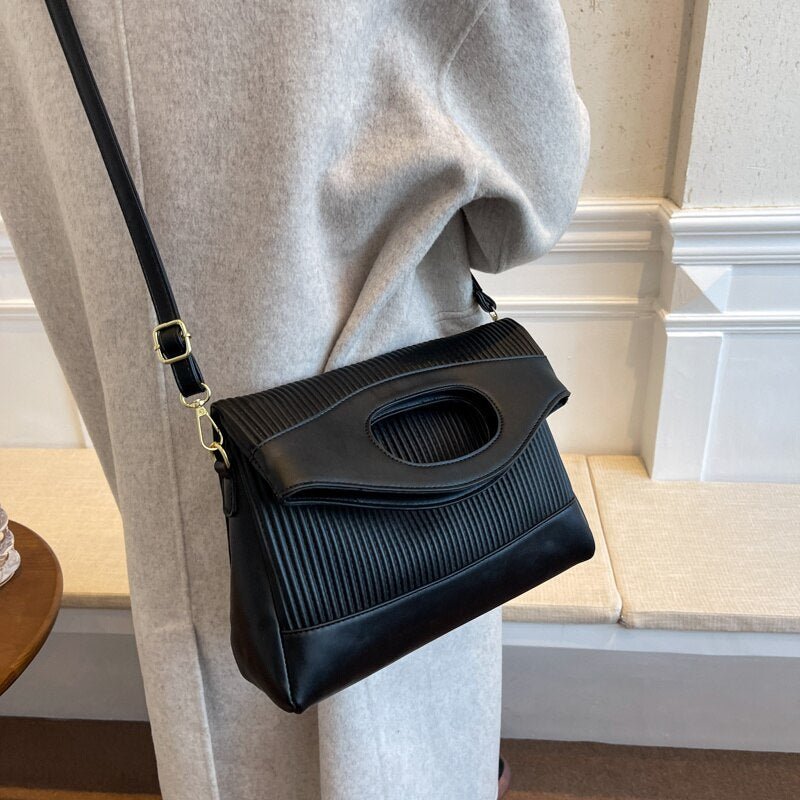 Structured Messenger Bag in Leather