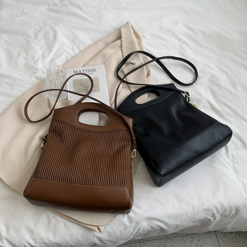 Structured Messenger Bag in Leather