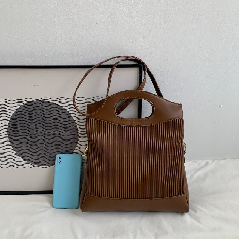 Structured Messenger Bag in Leather