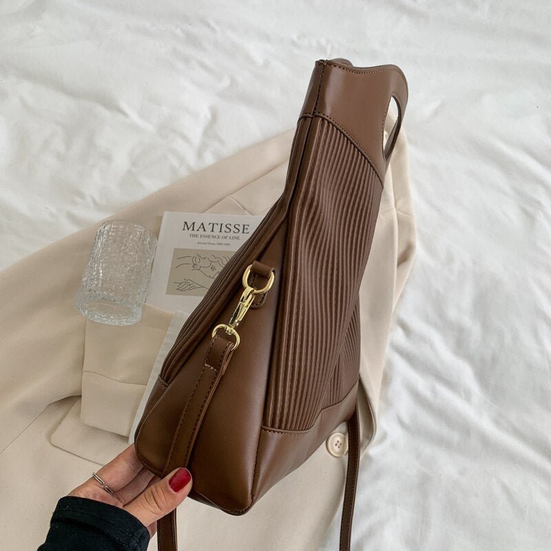 Structured Messenger Bag in Leather