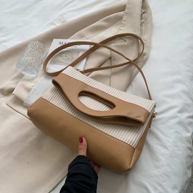 Structured Messenger Bag in Leather